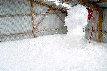 Imagen de cañon hechando espumogeno